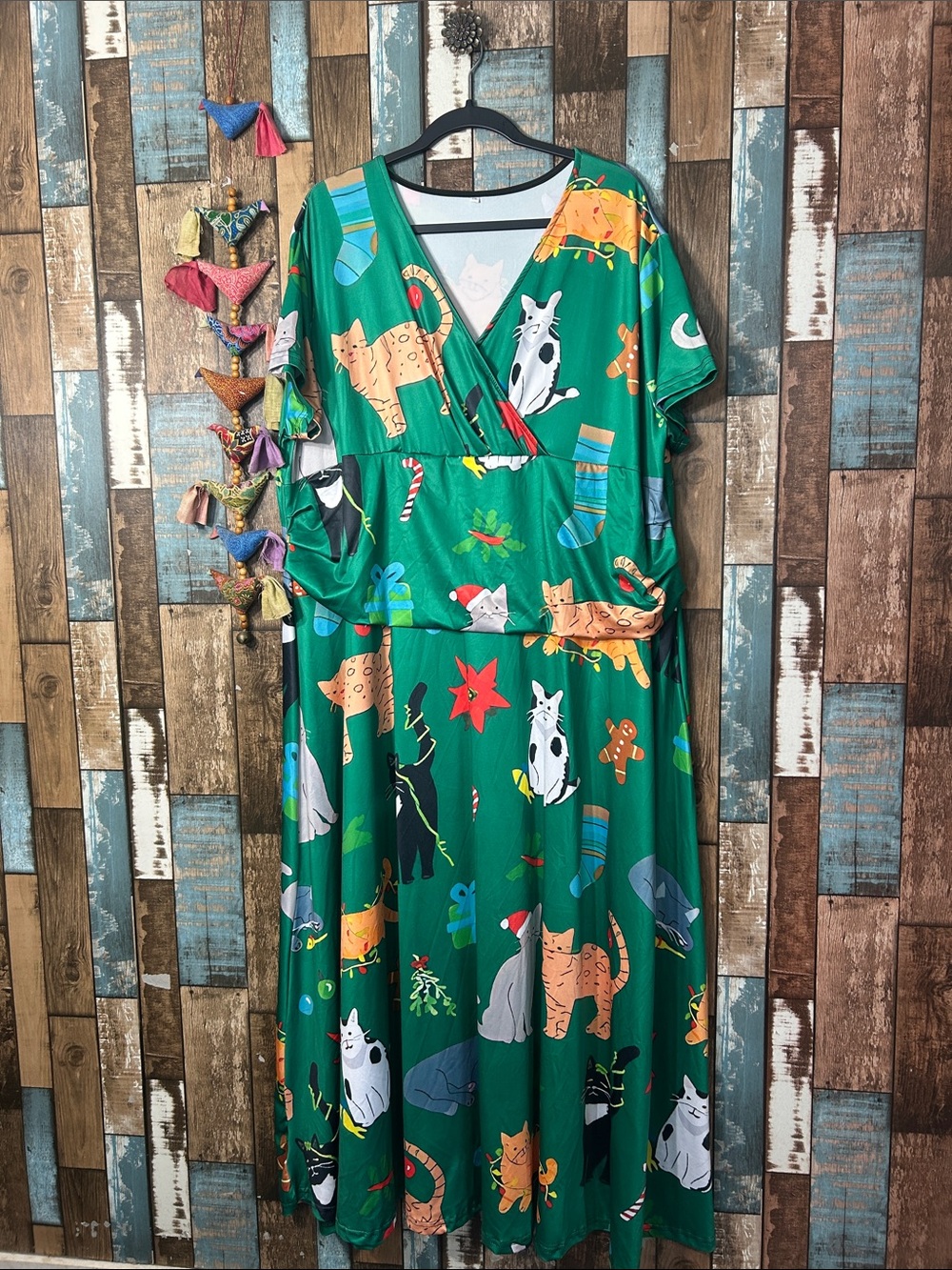 Green Holiday Cat-Print Maxi Dress